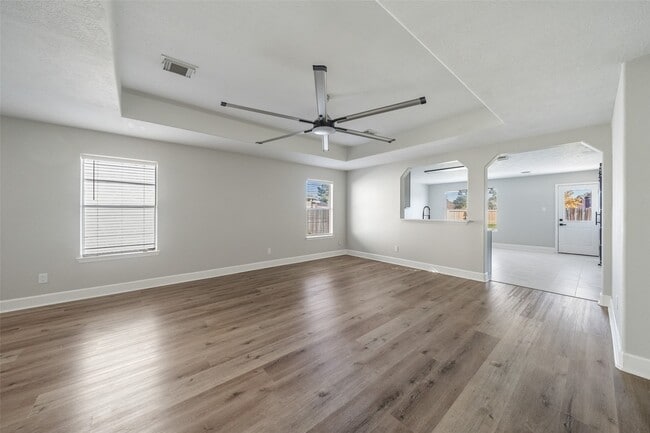 Building Photo - 1111 Kingbriar Cir