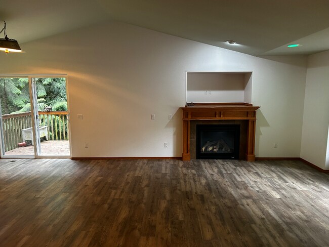 Building Photo - 3 N Summit Dr