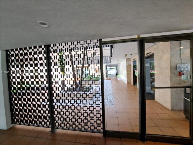 Foto del edificio - 100 Ocean Ln Dr