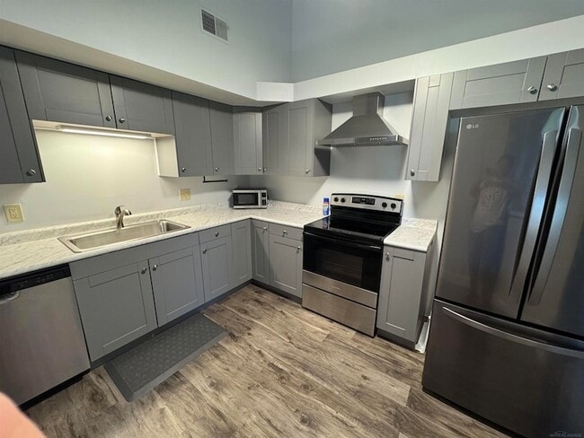 Photo - 19137 Surrey Lane Apartment