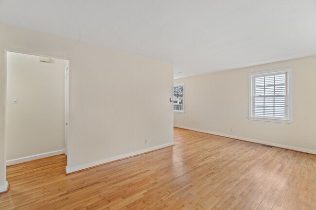 Building Photo - PINEWELL