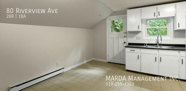 Photo du bâtiment - CHARMING 2.5 BED/1.5 BATH UPPER UNIT IN LA...