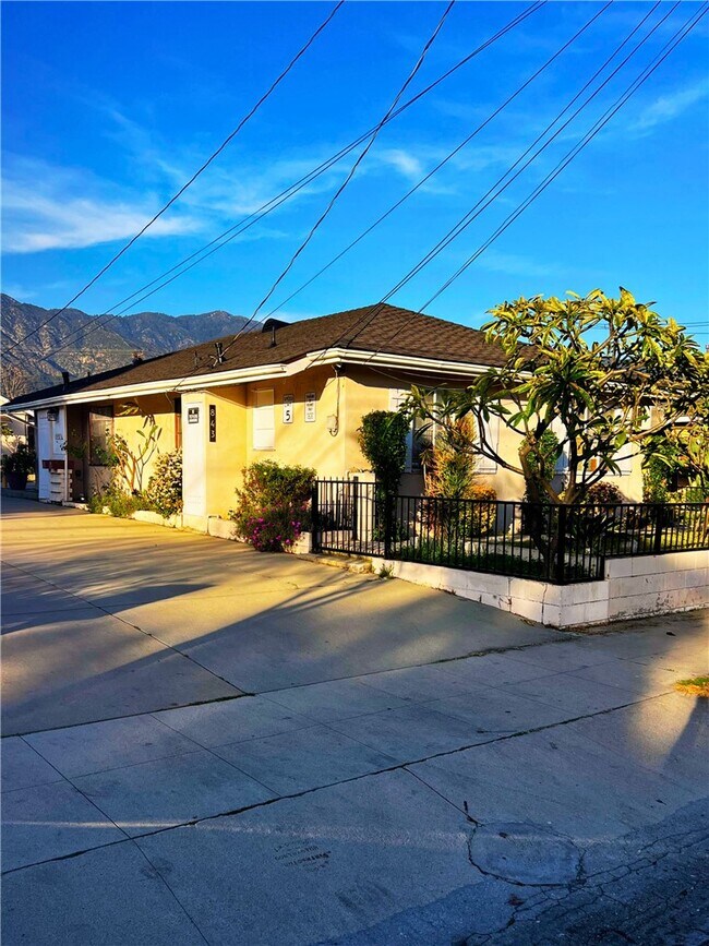 Foto del edificio - 843 W Walnut Ave
