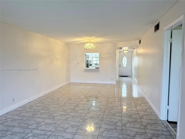 Foto del edificio - 8970 S Hollybrook Blvd