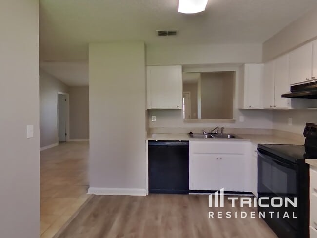 Foto del edificio - 1553 Kingfisher Blvd