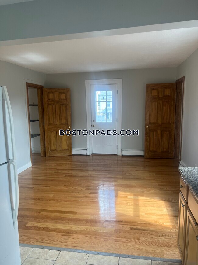 4 Border St Unit 1, Winchester, MA 01890 Apartments in Winchester, MA