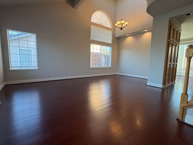 Building Photo - Charming 3 bedroom 2.5 Bath home in Antioc...