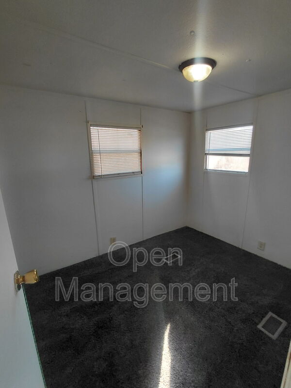 Building Photo - 301 Mantle Ave