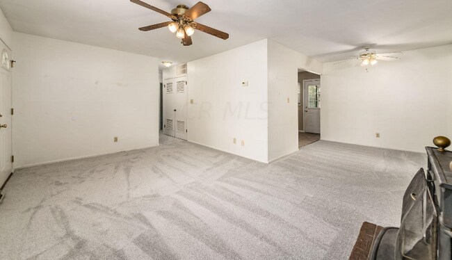 Foto del edificio - 740 Stinchcomb Dr