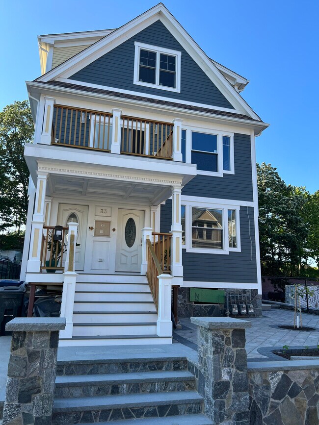 Building Photo - 33 Robinson St