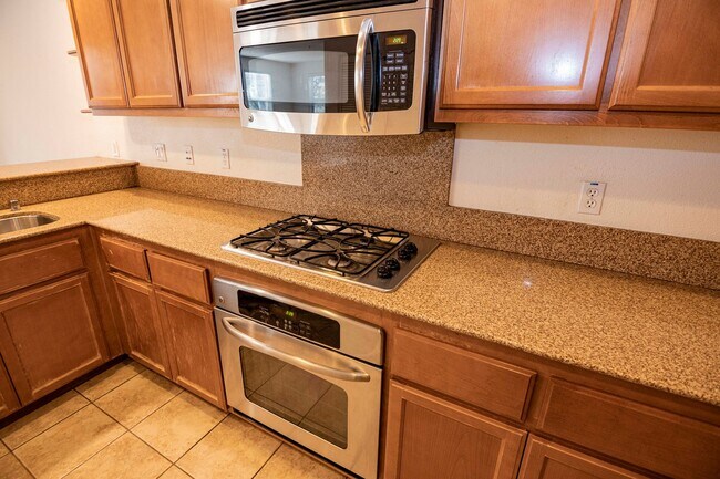 Building Photo - 947 Kestral Way