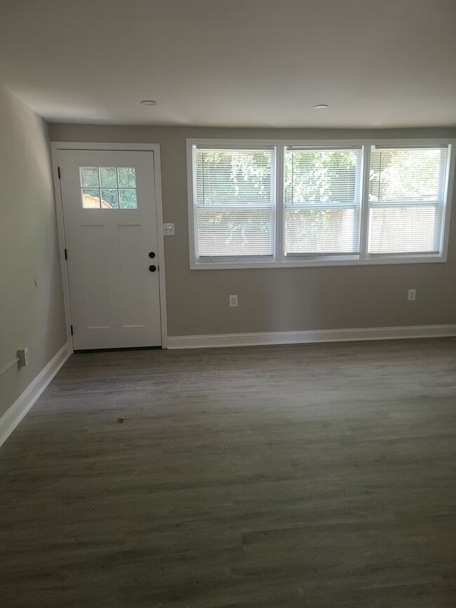 Foto del edificio - Newly Renovated Townhome Coming Soon!