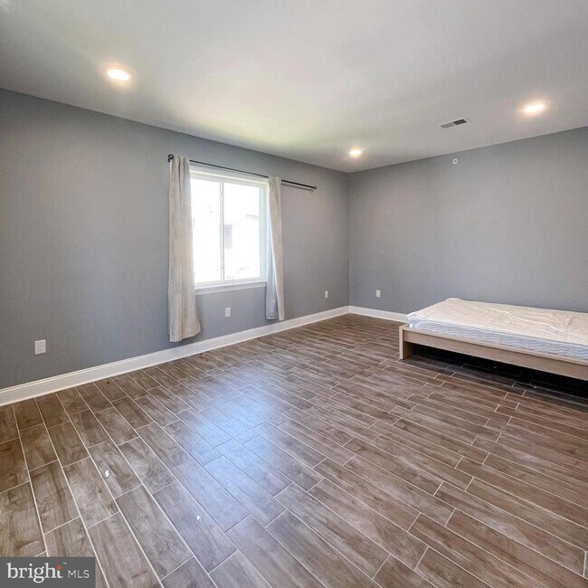 Foto del edificio - 1306-8 N Carlisle St