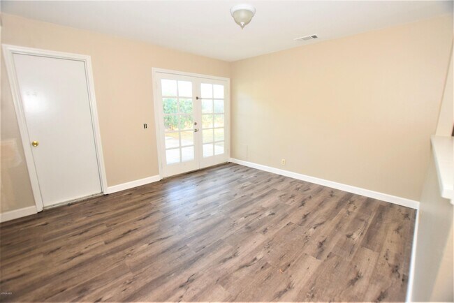 Building Photo - 2940 Taffrail Ln