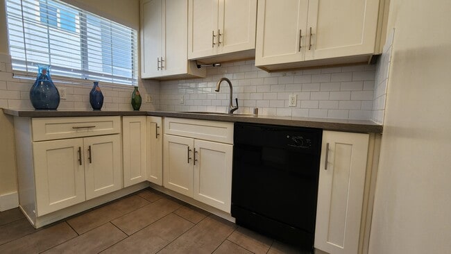 Foto del edificio - 18009 Bullock St