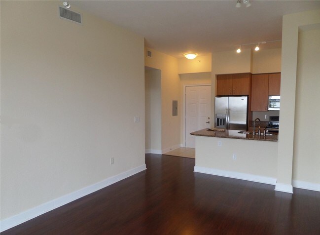 Building Photo - 4000 N Hills Dr