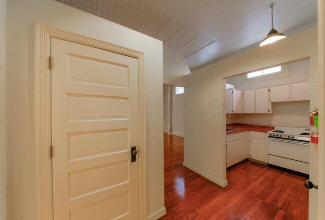 Foto del edificio - 421 Broadway Blvd SE