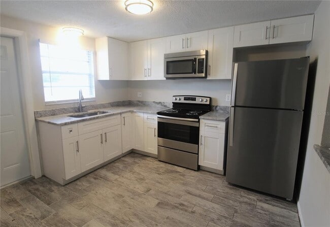 Building Photo - 302 Colonia Ln