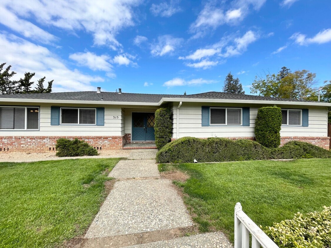 Primary Photo - Beautiful 4 Bed 2.5 Bath North Los Altos H...