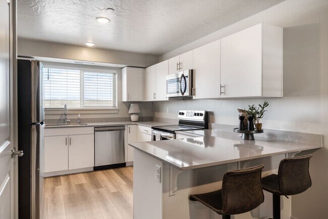 Building Photo - 2 Bed 1 Bath in Springville!!