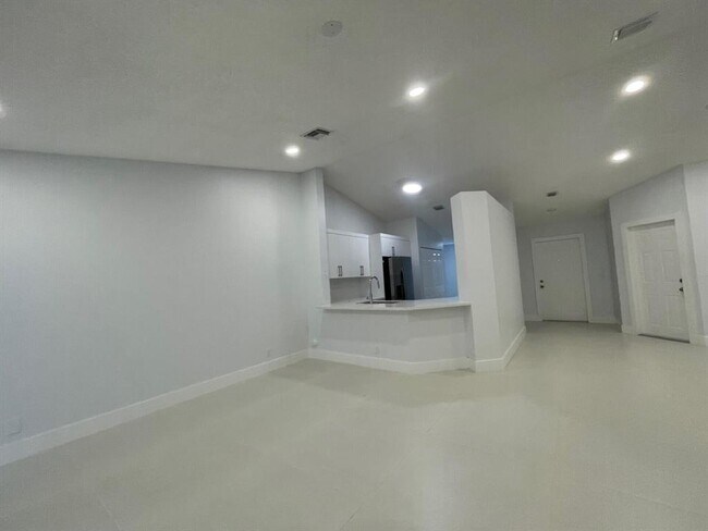 Building Photo - 1630 Zenith Way