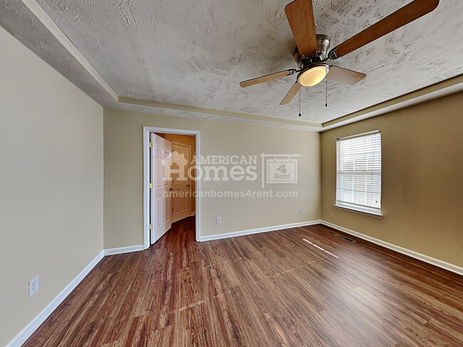Building Photo - 427 Parrish Hill