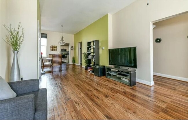 Building Photo - Gorgeous 3 bedroom townhome in Pittsburgh's Fineview Neighborhood