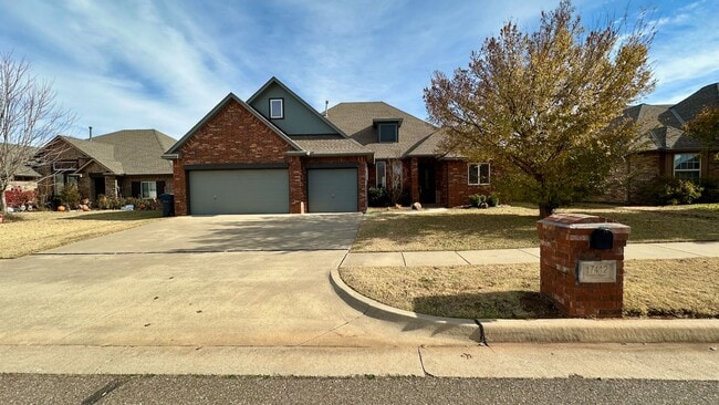 Building Photo - Freshly Updated, 4 Bed, 3 Bath, 3 Car, + H...