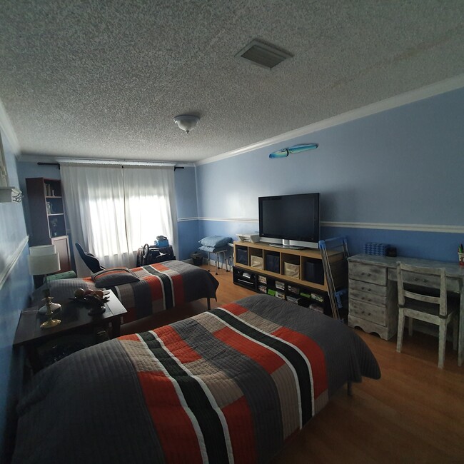 Room #1 - 13321 SW 112th Pl