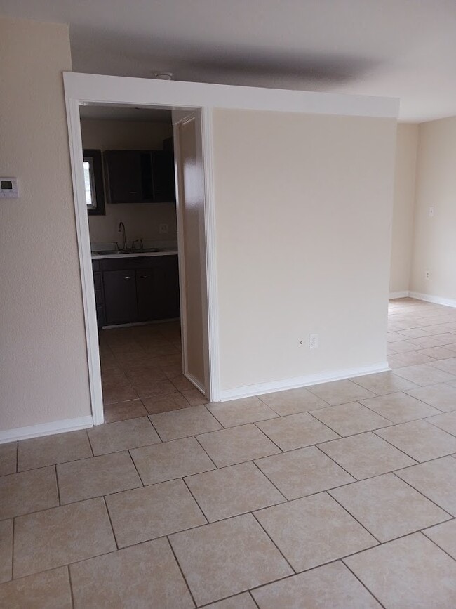 Building Photo - 1681 Brentwood Dr