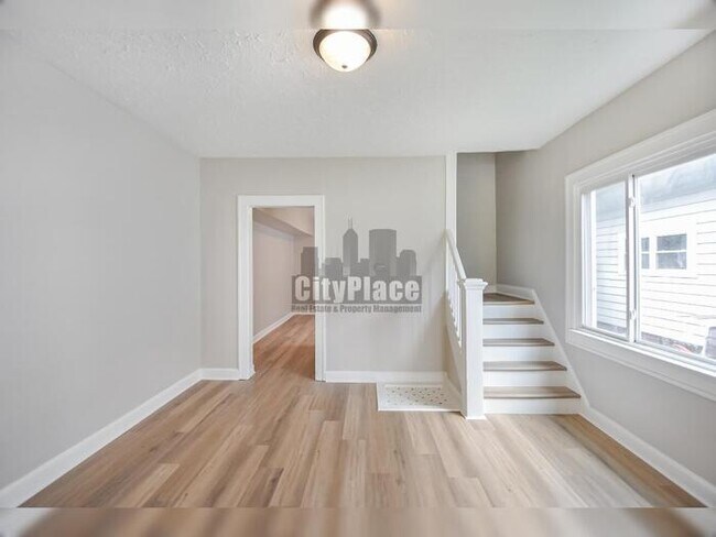 Building Photo - 608 N Oakland Ave