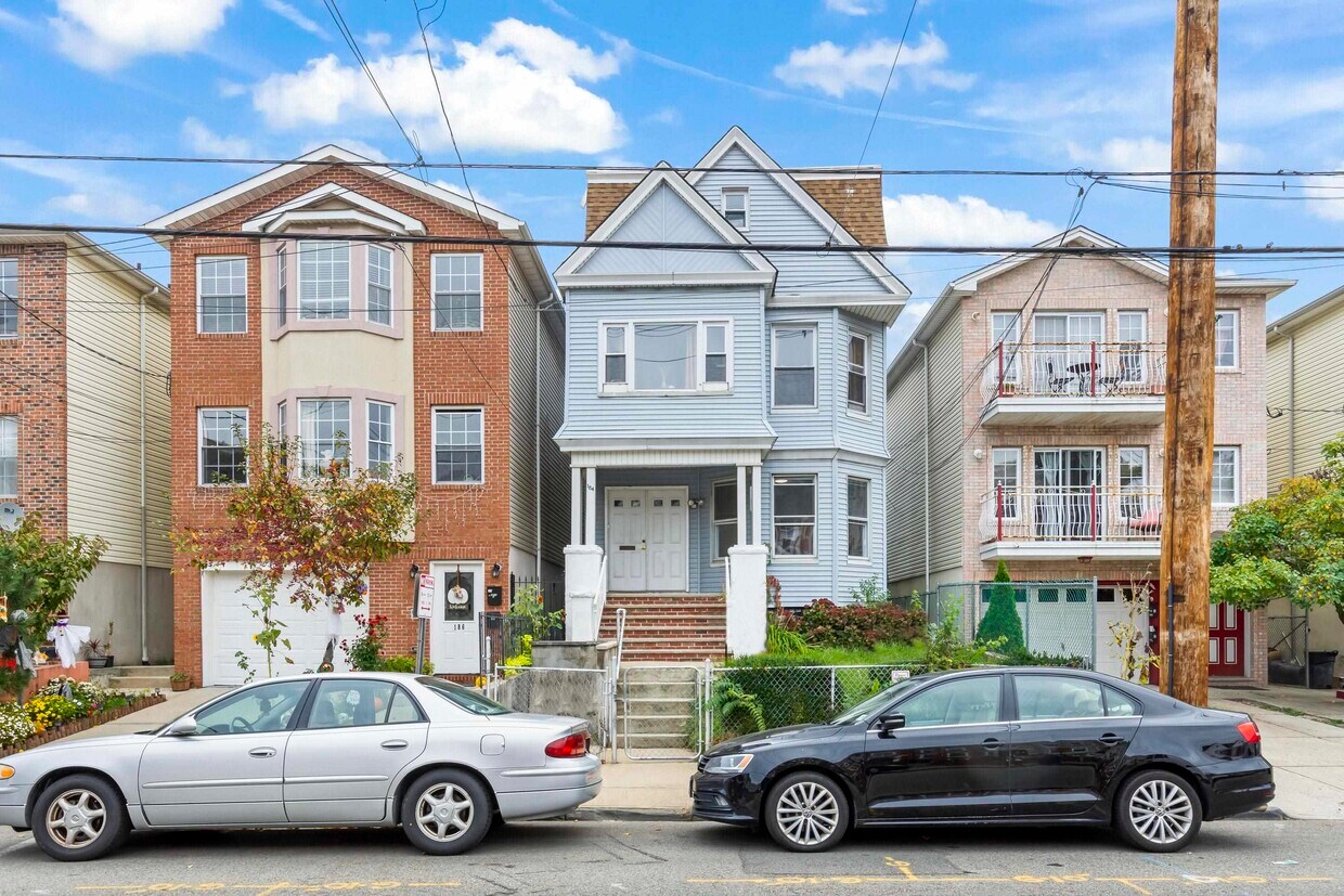 Primary Photo - 184 Arlington Ave