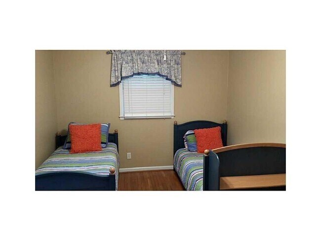 Building Photo - 1493 Chateau Dr