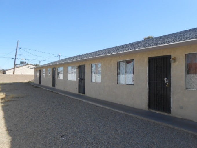 Primary Photo - 2500 Bassler St