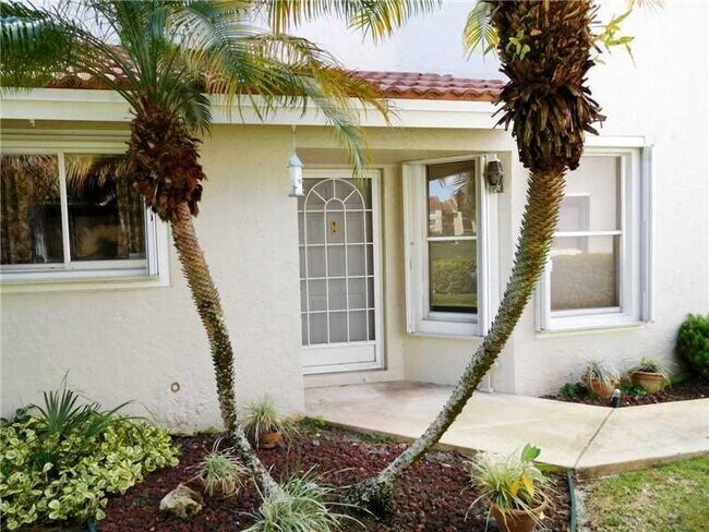 Foto del edificio - 7342 Pinewalk Dr S