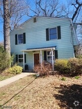 Building Photo - 441 Lakeview Ave