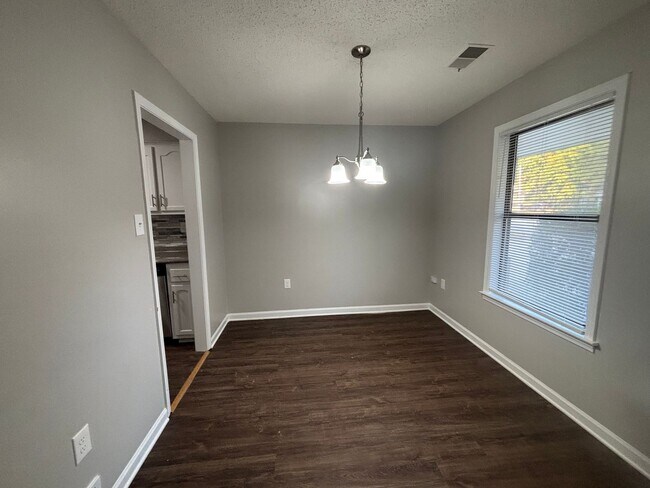 Foto del edificio - 6333 Green Grove Dr