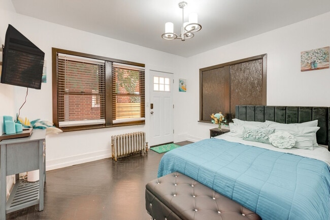 Building Photo - 318 Meeker Ave