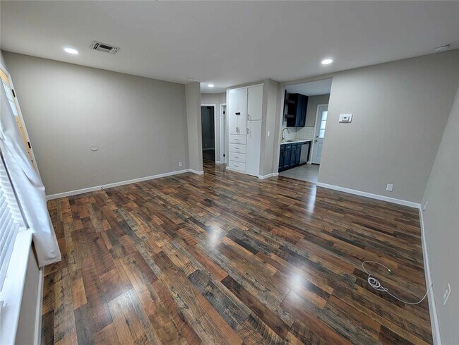 Foto del edificio - 2216 Hasley Dr