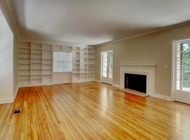 Building Photo - 811 E 38th St