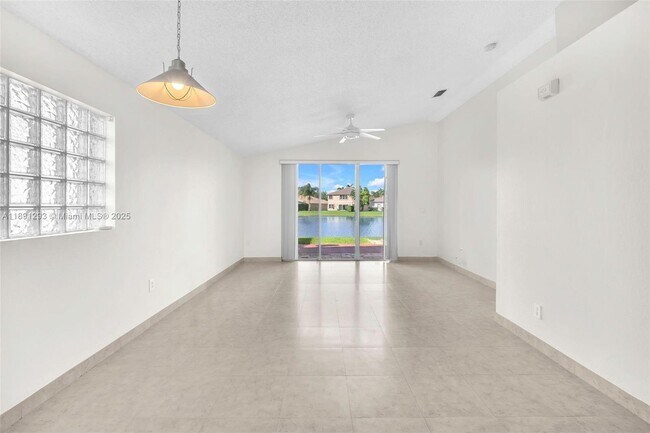 Foto del edificio - 16411 Sapphire Bend