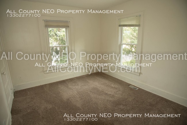 Building Photo - 739 Sumner St. 4 bed, 1 bath
