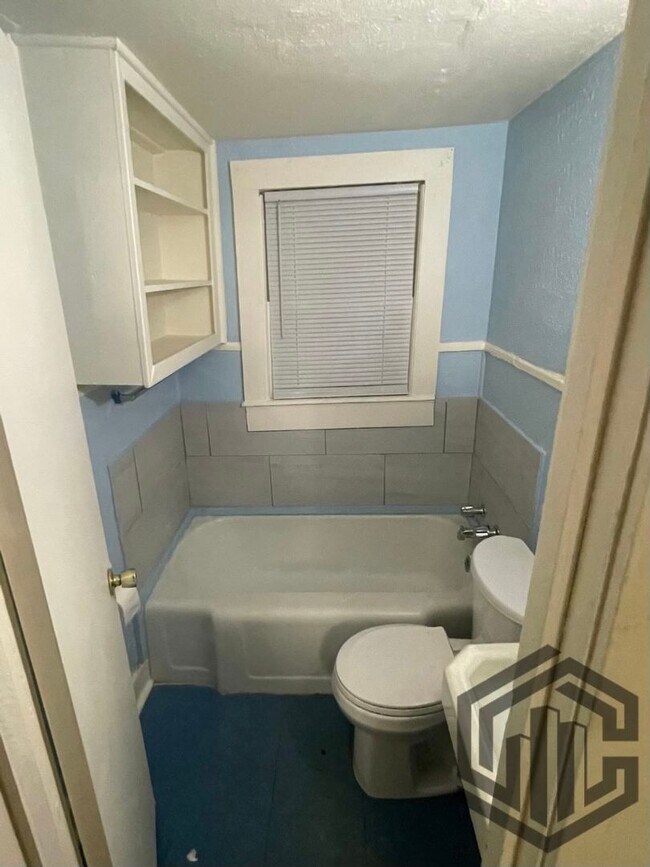 Building Photo - 3 Bed/ 1 Bath