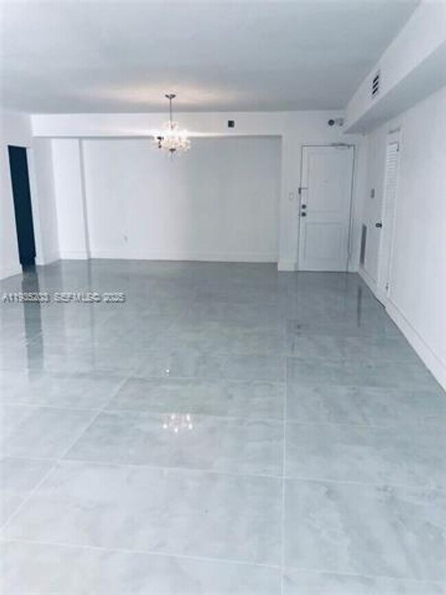 Foto del edificio - 10185 Collins Ave