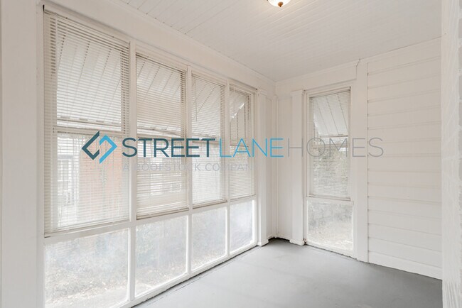 Building Photo - NOW OFFERING $250 OFF FIRST FULL MONTH IF ...