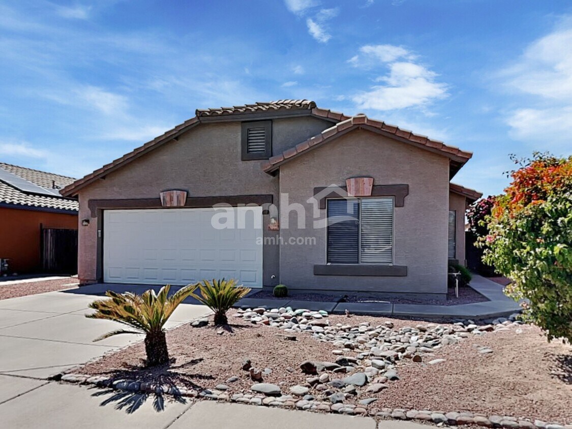 Primary Photo - 15905 W Saguaro Ln
