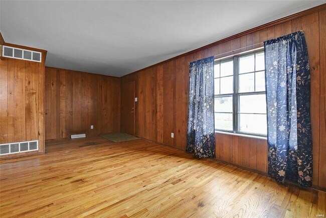 Building Photo - 8908 Scottdale Ave