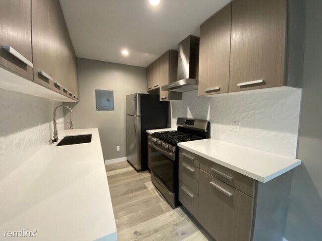 Building Photo - 254 Normandie Ave