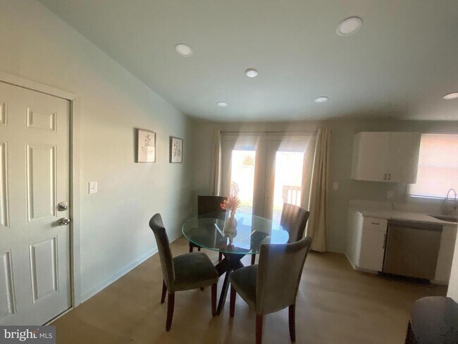 Foto del edificio - 4426 Cub Run Rd