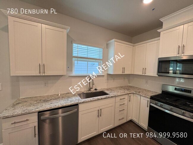 Foto del edificio - 780 Denburn Pl